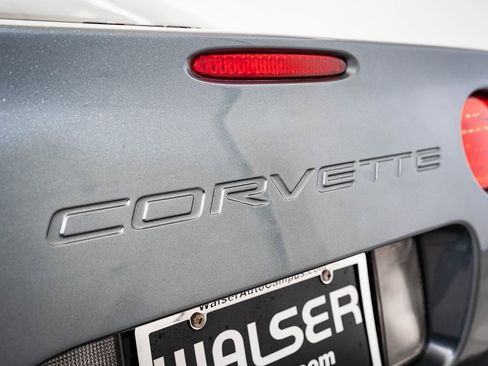 Used 2004 Chevrolet Corvette Coupe w/ Roof Package image 9