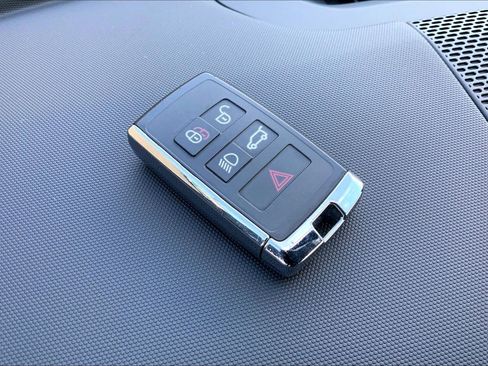 Used 2024 Land Rover Defender 110 SE image 14