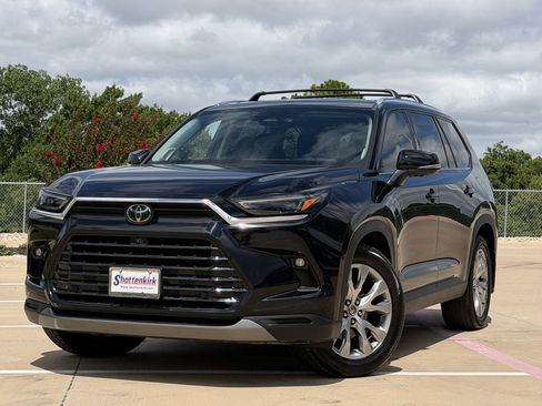 Used 2024 Toyota Grand Highlander FWD image 2