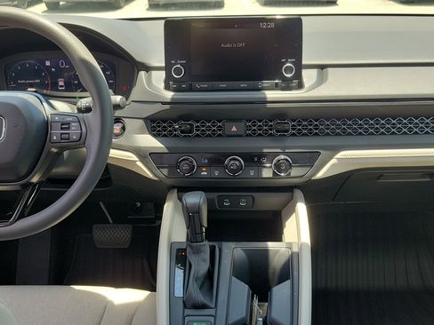 Used 2025 Honda Accord LX image 19