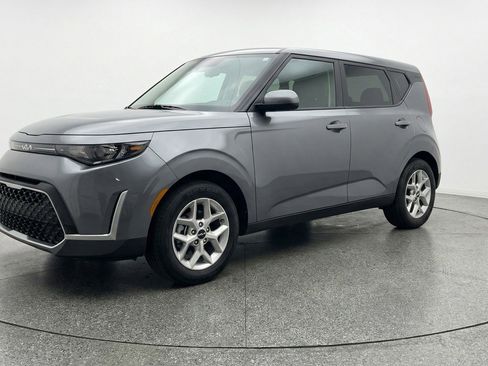 Used 2025 Kia Soul LX w/ LX Technology Package image 3