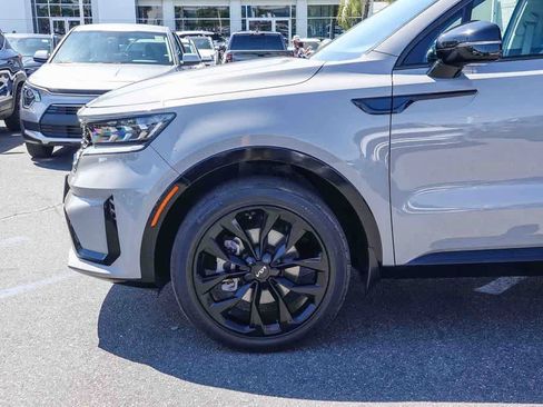 Certified 2023 Kia Sorento SX image 9