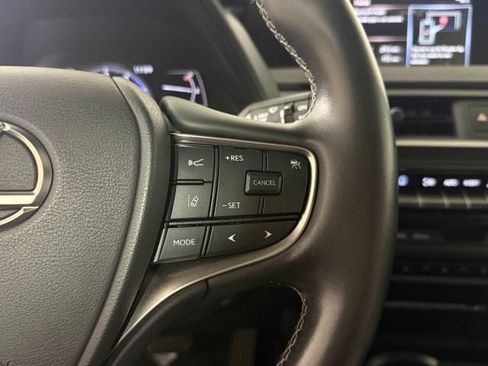 Used 2022 Lexus UX 200 w/ Premium Package FWD image 27