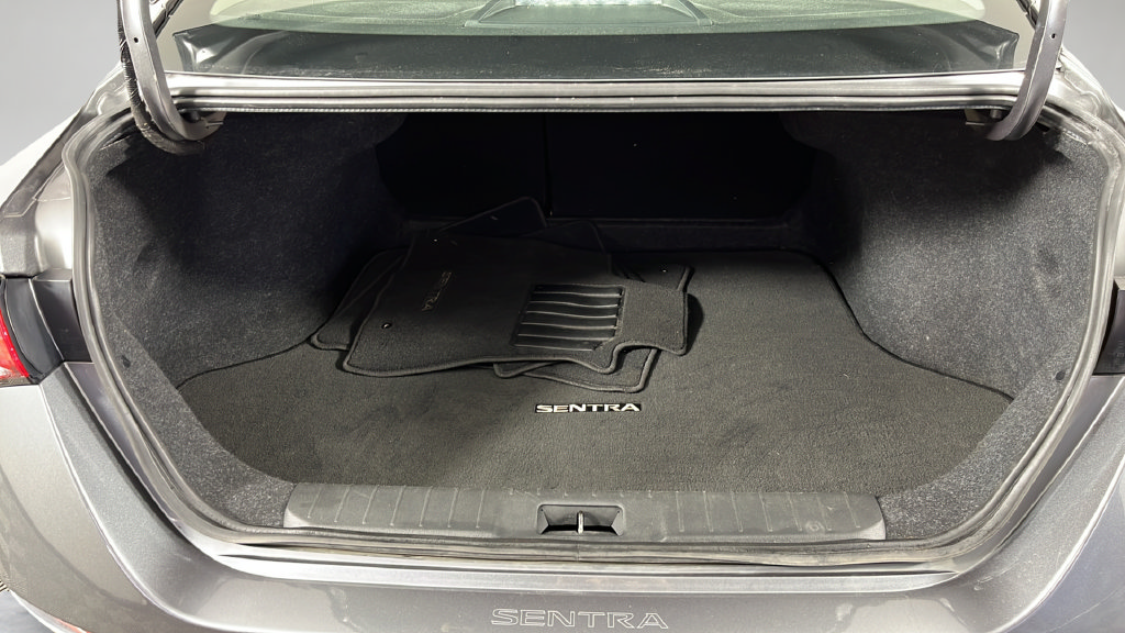 Used 2021 Nissan Sentra SR FWD image 36