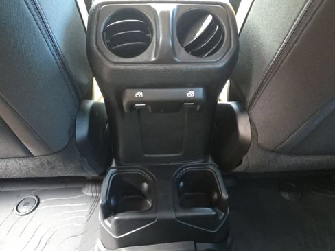 Used 2018 Jeep Wrangler Unlimited Sport S AWD/4WD image 26