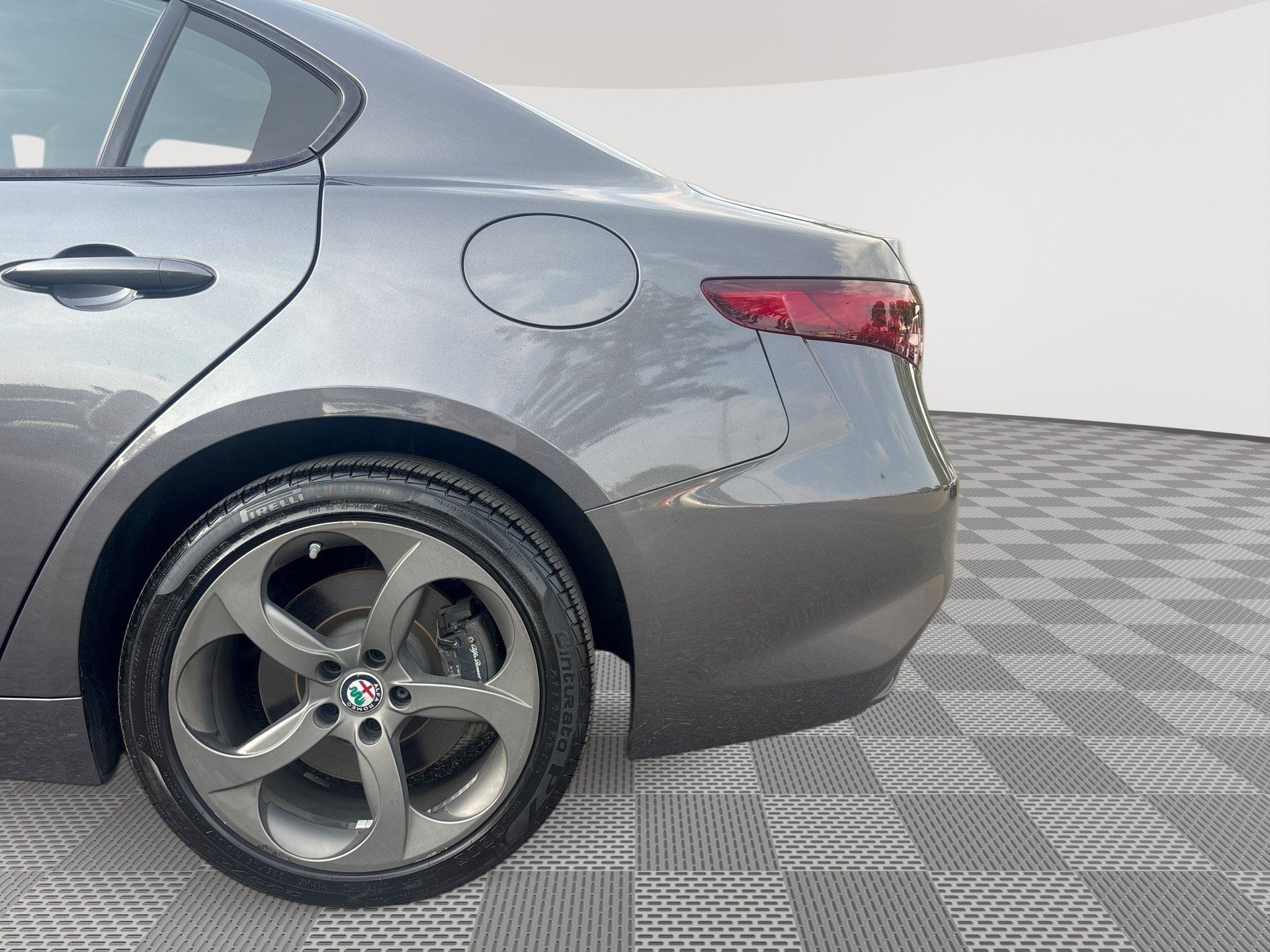 Used 2017 Alfa Romeo Giulia Ti w/ TI 18" Sport Package AWD/4WD image 29