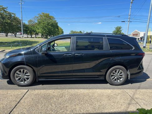 Used 2022 Toyota Sienna XLE FWD image 7
