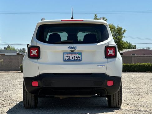 Used 2016 Jeep Renegade Latitude FWD image 5