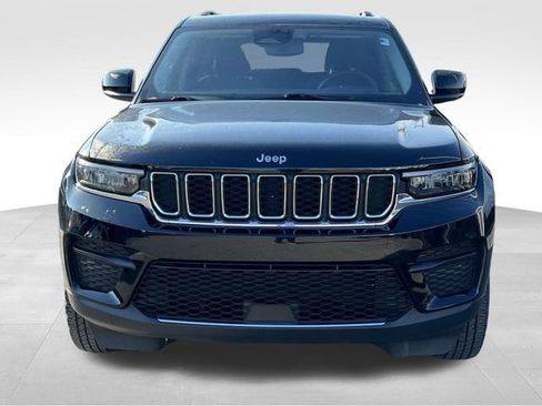 Used 2023 Jeep Grand Cherokee Laredo image 2