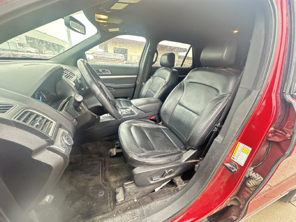 Used 2017 Ford Explorer XLT w/ Equipment Group 202A AWD/4WD image 19
