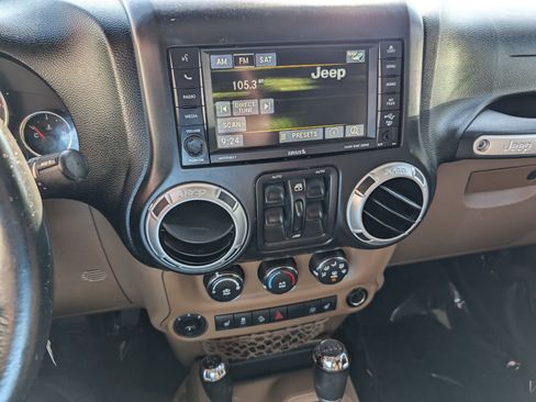 Used 2014 Jeep Wrangler Unlimited Rubicon w/ Connectivity Group image 21