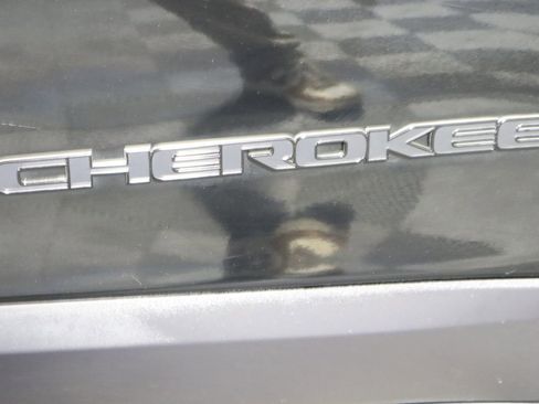 Used 2023 Jeep Cherokee Altitude Lux image 6