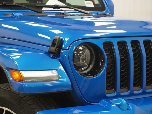Used 2023 Jeep Wrangler Unlimited Sahara AWD/4WD image 6