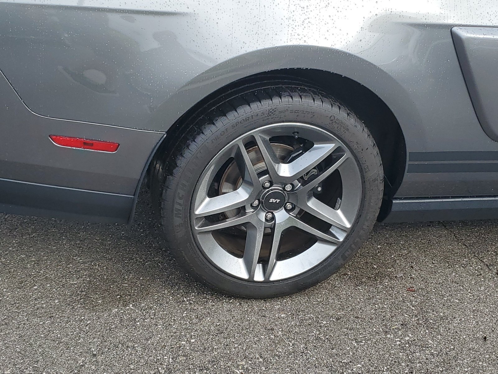 Used 2010 Ford Mustang Shelby GT500 RWD image 5