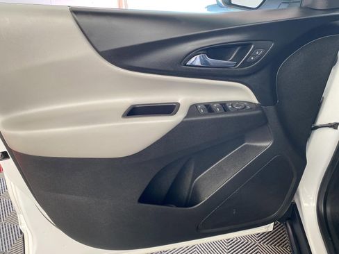 Used 2021 Chevrolet Equinox LT image 17