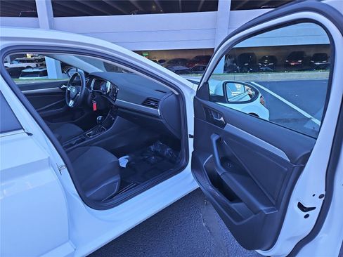 Used 2021 Volkswagen Jetta S w/ Driver Assistance Package image 26