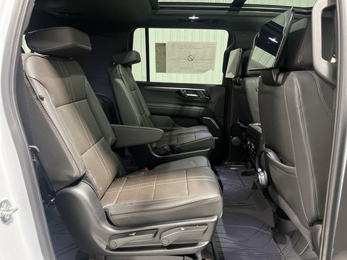 New 2026 Chevrolet Suburban High Country image 28