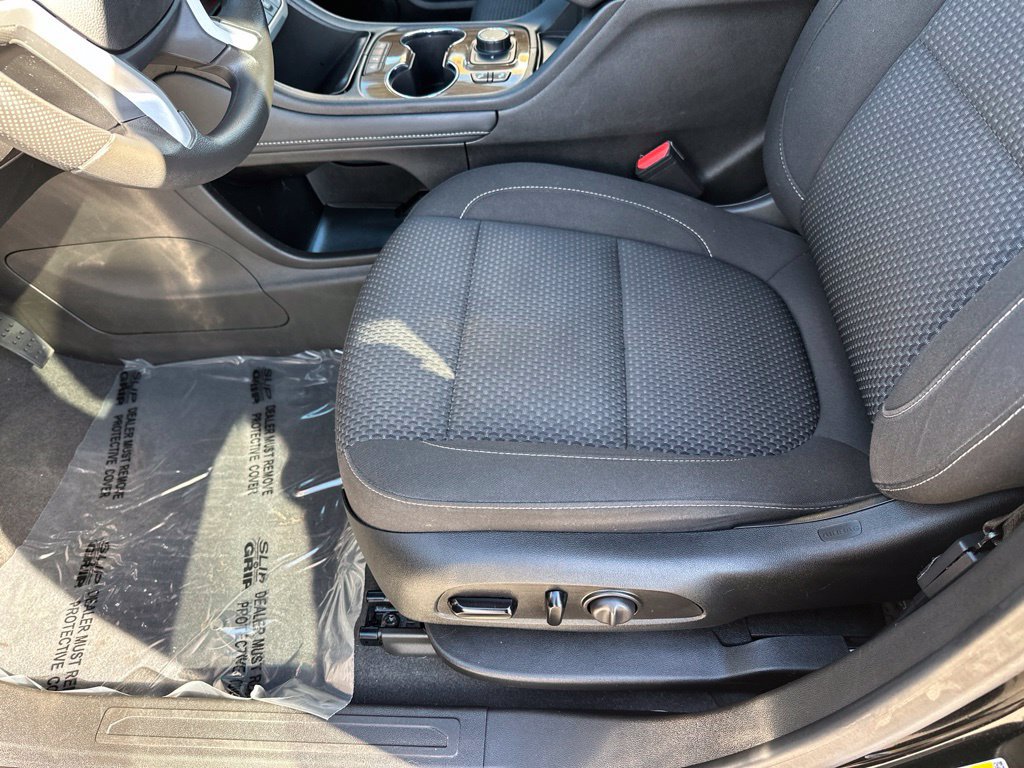 Used 2023 GMC Acadia SLE w/ Driver Convenience Package FWD image 25