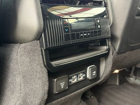 Used 2024 Jeep Wagoneer L Series II w/ Flexible Seating Group AWD/4WD image 31