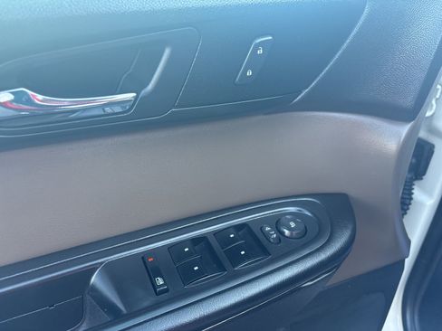 Used 2014 GMC Acadia SLT image 27