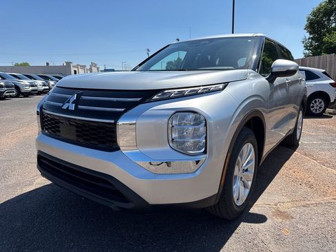New 2026 Mitsubishi Outlander ES FWD image 3