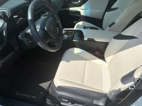 Used 2024 Lexus ES 300h w/ Premium Package FWD image 9