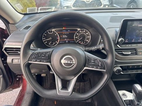 Used 2024 Nissan Altima 2.5 SV image 11