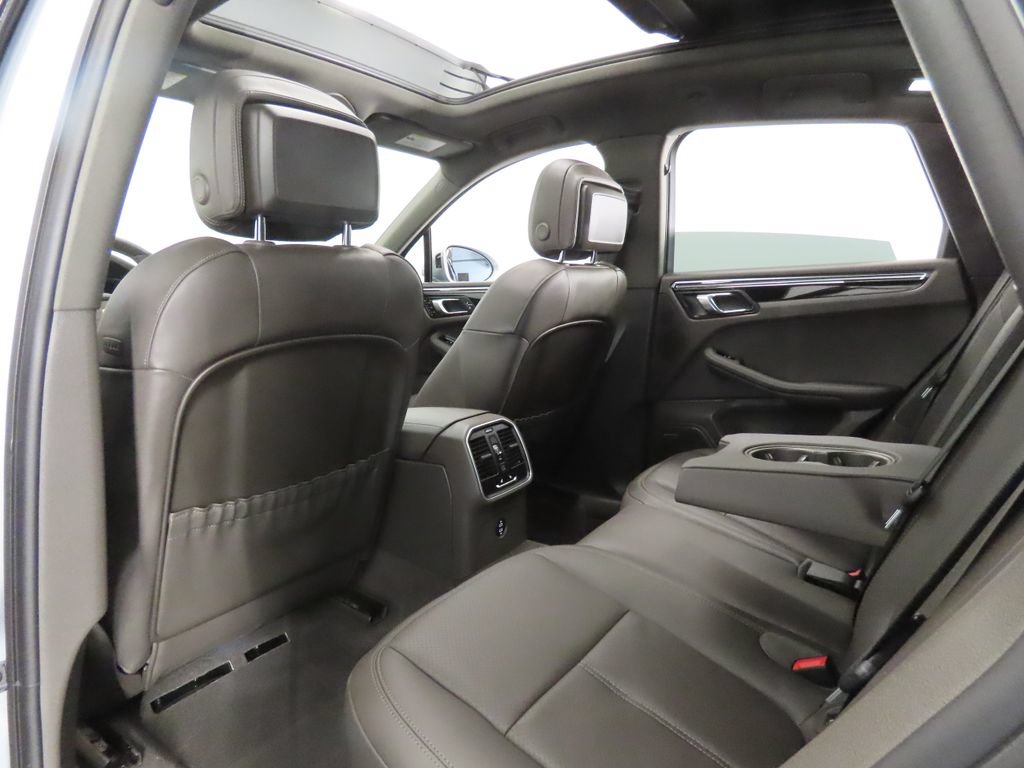 Certified 2026 Porsche Macan AWD/4WD image 45