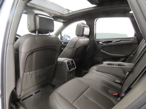 Certified 2026 Porsche Macan AWD/4WD image 45
