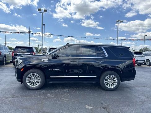 Used 2022 GMC Yukon SLT w/ SLT Premium Package AWD/4WD image 2