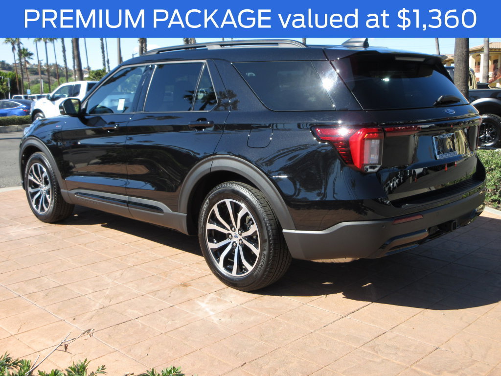 Used 2026 Ford Explorer ST-Line w/ Premium Package RWD image 2