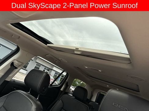 Used 2020 GMC Acadia Denali w/ Technology Package AWD/4WD image 19
