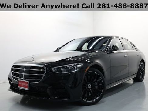 Used 2022 Mercedes-Benz S 580 4MATIC Sedan w/ AMG Line Package image 3