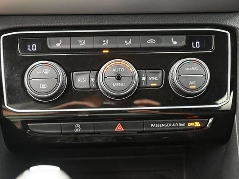 Used 2023 Volkswagen Atlas SE w/ Panoramic Sunroof Package FWD image 22