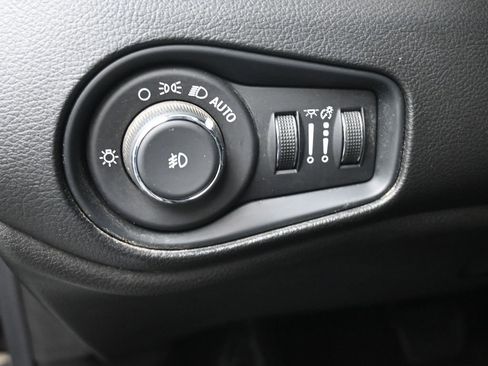 Used 2021 Jeep Renegade Latitude image 21