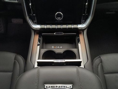 Used 2025 GMC Yukon XL Denali w/ Sun & Power Step Package image 29