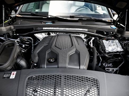 New 2026 Porsche Macan image 35