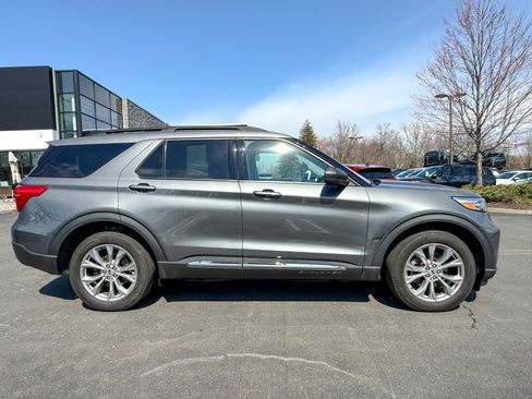 Used 2023 Ford Explorer XLT w/ Equipment Group 202A AWD/4WD image 5