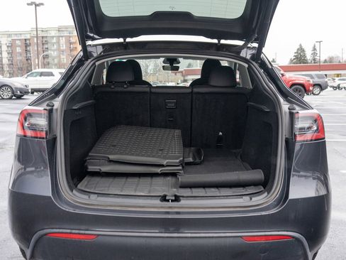 Used 2024 Tesla Model Y Long Range image 10