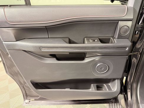 Used 2022 Ford Expedition Max Limited image 17