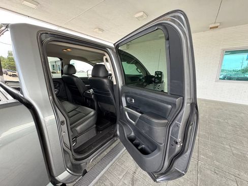 Used 2017 Nissan Titan SL w/ SL Towing Convenience Package RWD image 23
