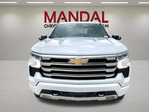 Used 2023 Chevrolet Silverado 1500 High Country w/ Technology Package AWD/4WD image 2