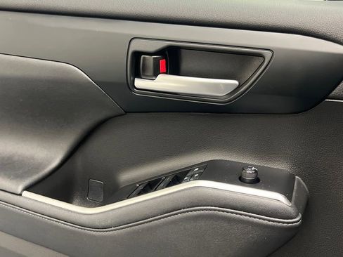 Used 2023 Toyota Highlander XLE image 20