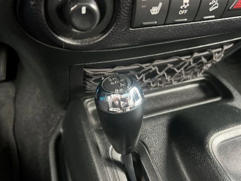 Used 2017 Jeep Wrangler Unlimited Rubicon w/ Connectivity Group image 36