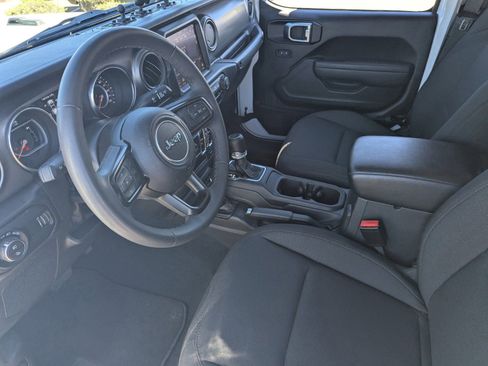 Used 2023 Jeep Gladiator Willys image 22