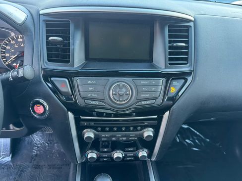 Used 2016 Nissan Pathfinder SV AWD/4WD image 15