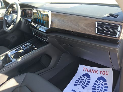 Used 2024 Volkswagen Atlas SE image 31