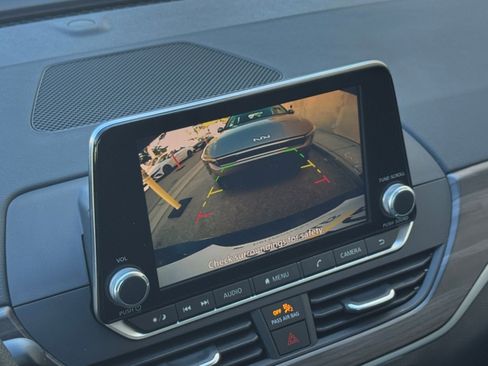 Used 2025 Nissan Altima 2.5 SV image 17