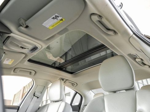 Used 2021 Volvo S60 T5 Momentum image 19