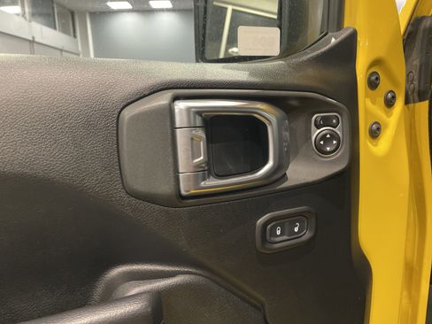 Used 2020 Jeep Wrangler Sport S image 15